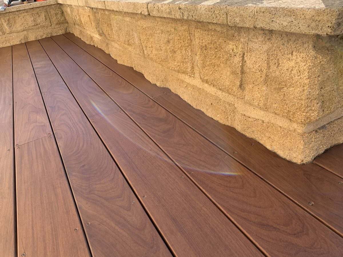 Terrasse sur mesure Charpente Couverture de la Vaunage Gard Hérault
